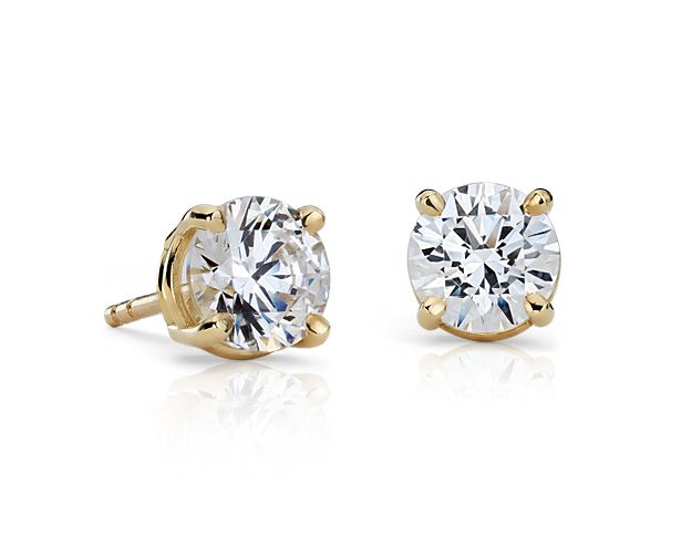 Four-Prong Earrings in 18k Yellow Gold